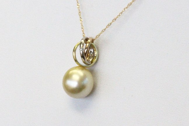 golden pearl pendant